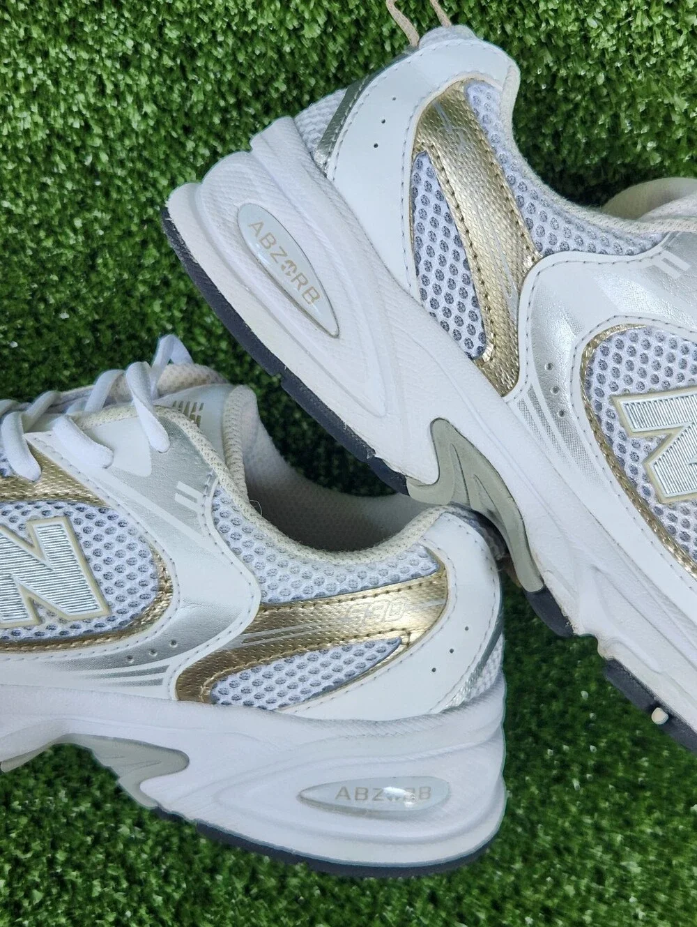 New Balance 530 Big Boys Running White Metallic Gold Comfy Youth Size 5 Sneakers